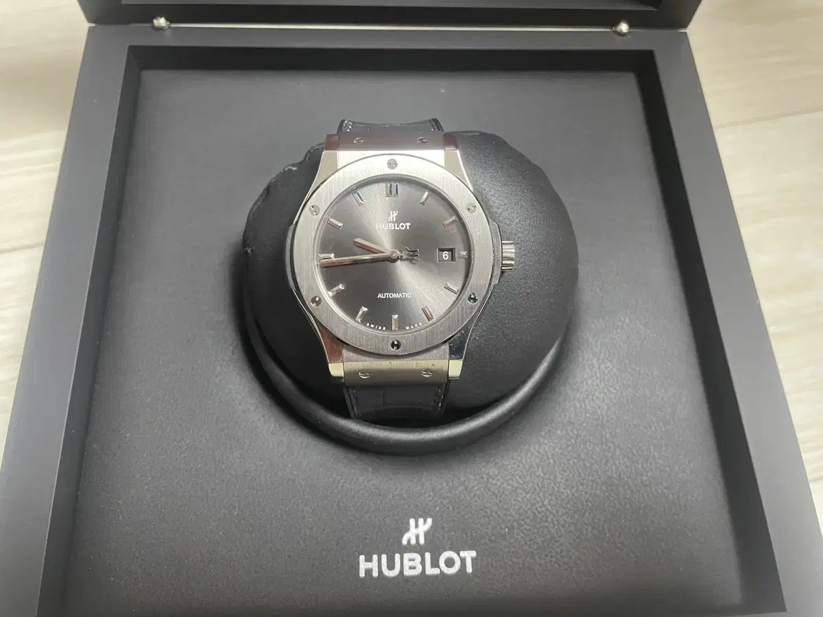 위블로 hublot 클래식퓨전 티타늄 레이싱그레이 42mm 팝니다